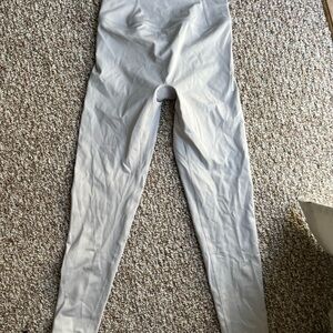 ONER NWT Light Grey Timeless High Waisted Leggings, Reg length.